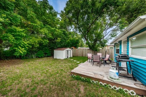 581 Dixie Hwy, Tarpon Springs FL  34689-5718 exterior