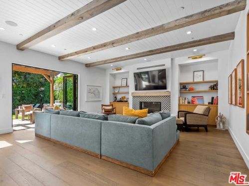 12226 Huston St, North Hollywood CA  91607-3617 exterior