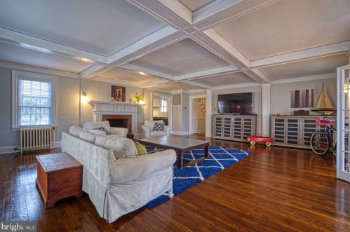 102 Cornwall St, Leesburg VA 20176-2804 exterior