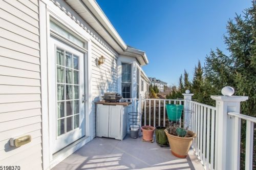 24 Silicon Dr, West Paterson NJ  07424-4225 exterior