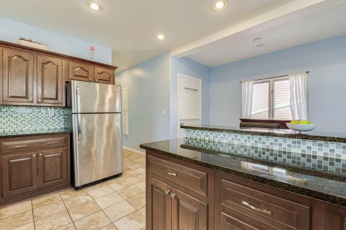 2526 Bartlett Ave, Milwaukee WI 53211-3952 exterior