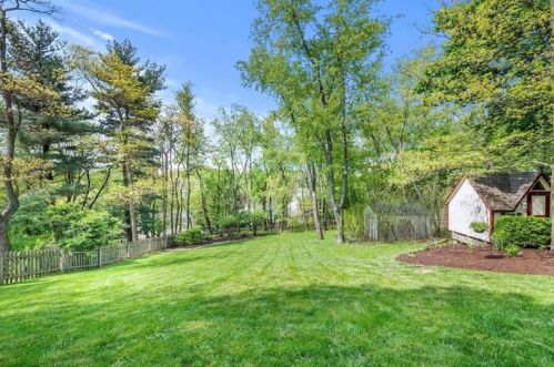 8380 Knollwood Dr, Allison Park, PA 15101-3329
