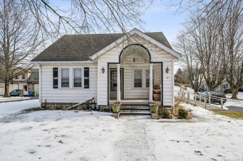 16 New St, Florida, NY 10921-1207