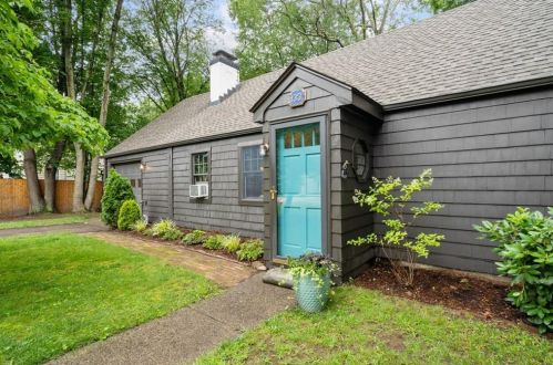 133 Phillips Rd, Warwick, RI 02818-3444