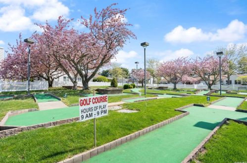 15 Chippendale Dr, Mount Sinai NY  11766-2605 exterior