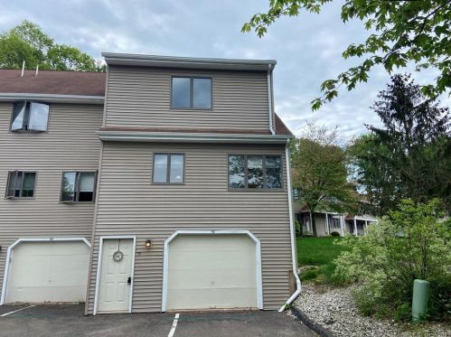 78 Woodcock Ct, Windsor Locks, CT 06096-1325