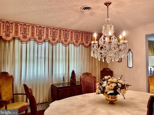 714 Pomona Rd, Riverton NJ 08077-4233 exterior