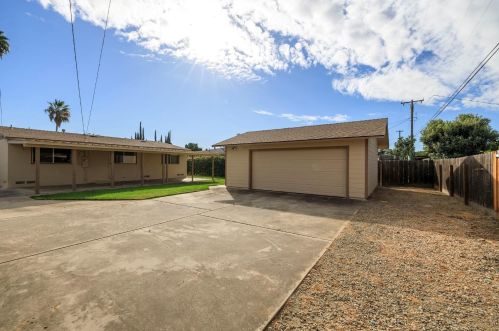 879 Lee Ave, Newman, CA 95360-1114