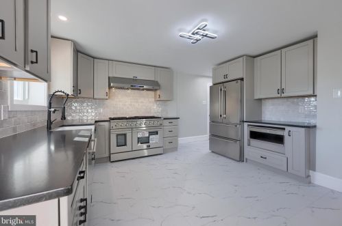 124 Millersville Rd, Lancaster PA  17603-4220 exterior