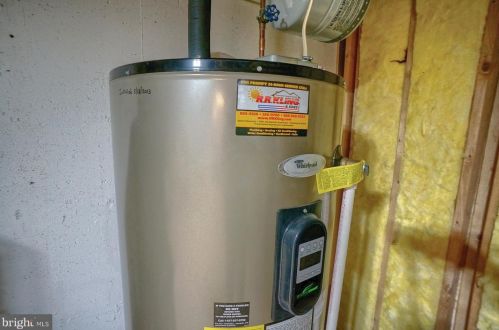 475 Woodcrest Dr, Navy Sup Dpt PA 17050-6854 exterior