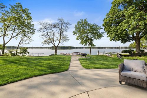 23903 Oakwood Ln, Kansasville, WI 53139-9728