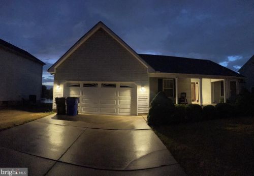 131 Sweetbay Ln, New Castle, DE 19720-7677
