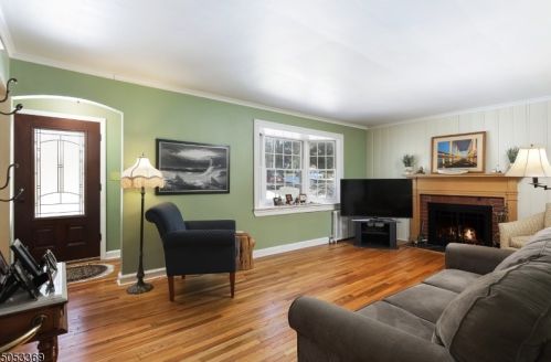 28 Sylvan Dr, Greystone Park, NJ 07950-1926