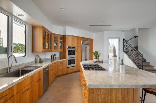 3535 Riviera Dr, San Diego CA 92109-6641 exterior