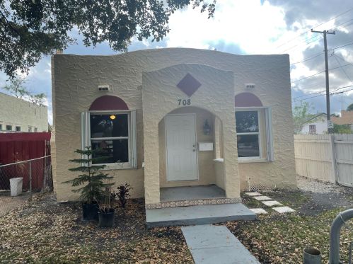 708 35th St, West Palm Beach, FL 33404-2113