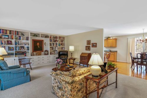 24 Briallia Cir, Newmarket NH  03857-2194 exterior