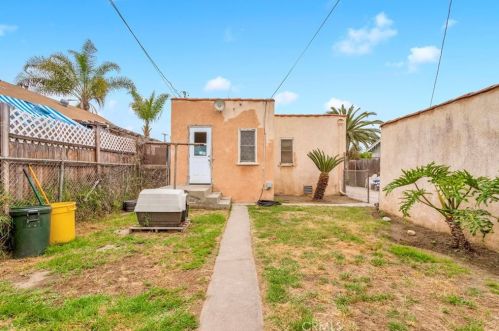 4627 Pine St, Pico Rivera CA  90660-2261 exterior
