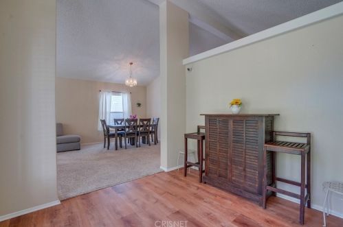 28101 Vista View Dr, Santa Clarita CA  91351-5710 exterior