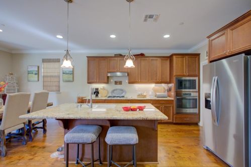 2864 Westport Cir, Valley Home CA  95361-8162 exterior