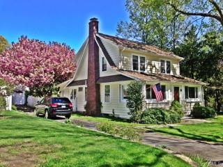 4 Carolyn Pl, Westport, CT 06880-3101