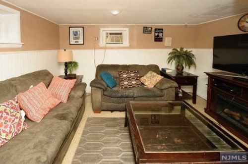 448 James St, N Milford NJ  07646-1022 exterior