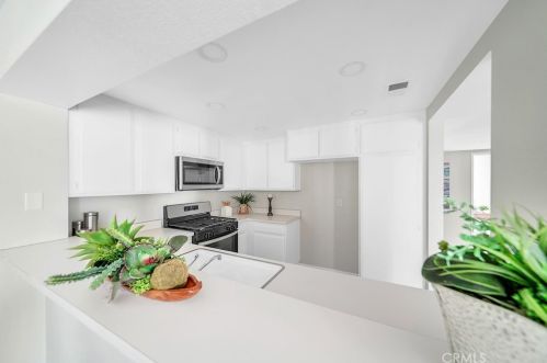 37 Greenfield, Irvine CA 92614-7051 exterior