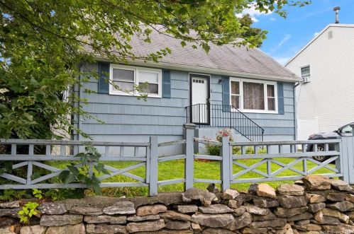 51 Elm Ct, Bridgeport, CT 06606-3715
