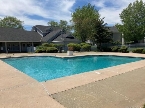 110 Leafwood Ln, Groton CT 06340-6294 exterior