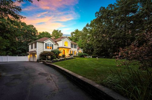 22 Hawk Dr, Salem, NH 03079-1367