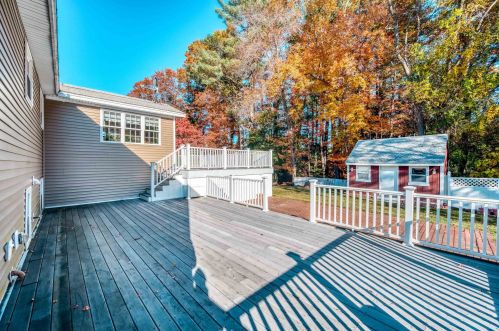41 Carol Ave, Salem NH  03079-4466 exterior