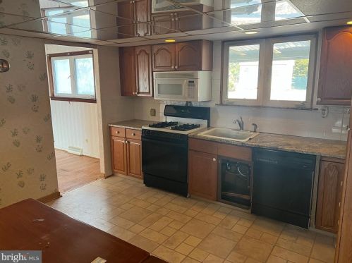 375 Maple Ave, Southampton PA  18966-3563 exterior