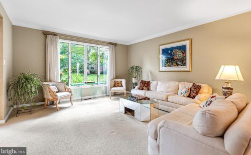 1483 Buck Crk Dr, Yardley PA 19067-4053 exterior