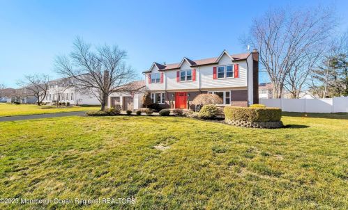 5 Marshall Dr, Tinton Falls, NJ 07712-3704