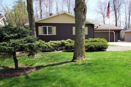 1963 Wood Ln, Green Bay WI  54304-1915 exterior