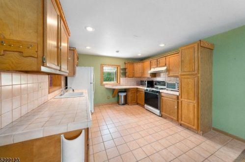 27 New York Ave, Flemington NJ  08822-1437 exterior