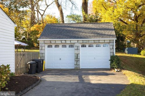 1202 Wedgewood Rd, Flourtown PA  19031-2128 exterior