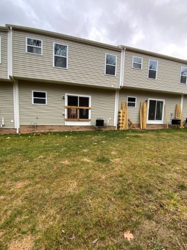 2404 Canterbury Dr, Imperial PA  15126-9179 exterior