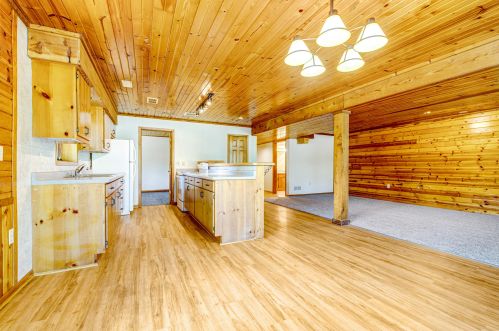 2717 Beaumont Ave, Waterford WI  53185-4933 exterior