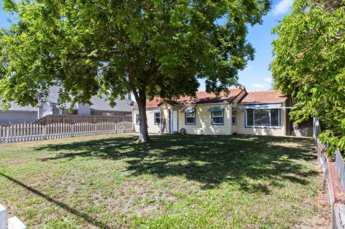 819 Stockton Ave, Ripon, CA 95366-2046