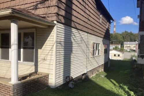 411 Pittsburgh St, South Connellsville, PA 15425-4004