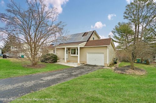 6 Kansas Dr, Jackson Twp, NJ 08527-1516