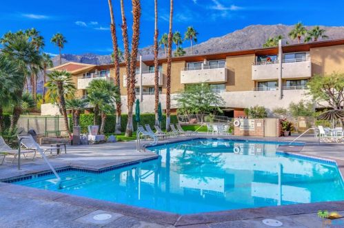 464 Calle Encilia, Palm Springs CA  92262-7590 exterior