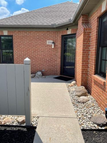 304 Pine Ridge Ct, Bellefontaine, OH 43311-9631