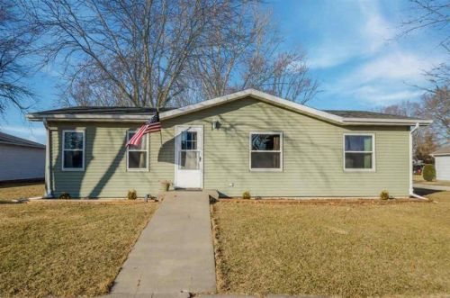 210 Front St, Wayland, IA 52654-9734