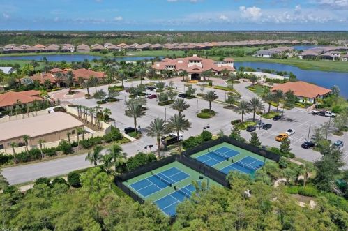 9243 Rialto Ln, Naples FL  34119 exterior