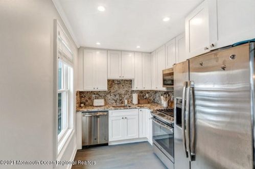 300 Deal Lake Dr, Tinton Falls NJ  07712-5136 exterior