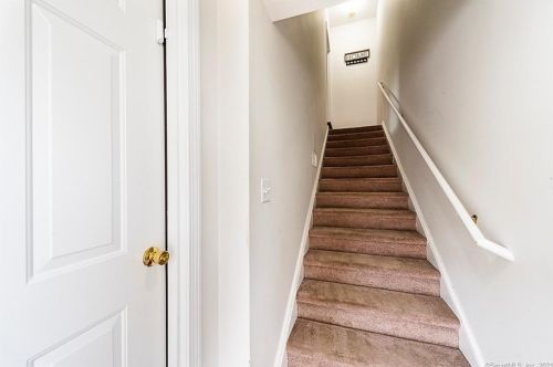 15 Forestview Dr, Norwich, CT 06360-7523