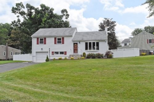 38 Locust Dr, Greystone Park, NJ 07950-3250
