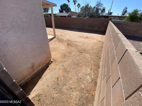 3692 Fighting Falcon Dr, Tucson, AZ 85730-1085