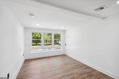 65 Old Stirling Rd, Warren NJ 07059-5810 exterior